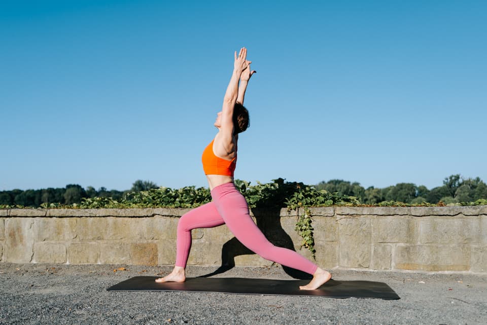 Vinyasa-Flow Yoga Übung Vinyasa-Flow Yoga Übung